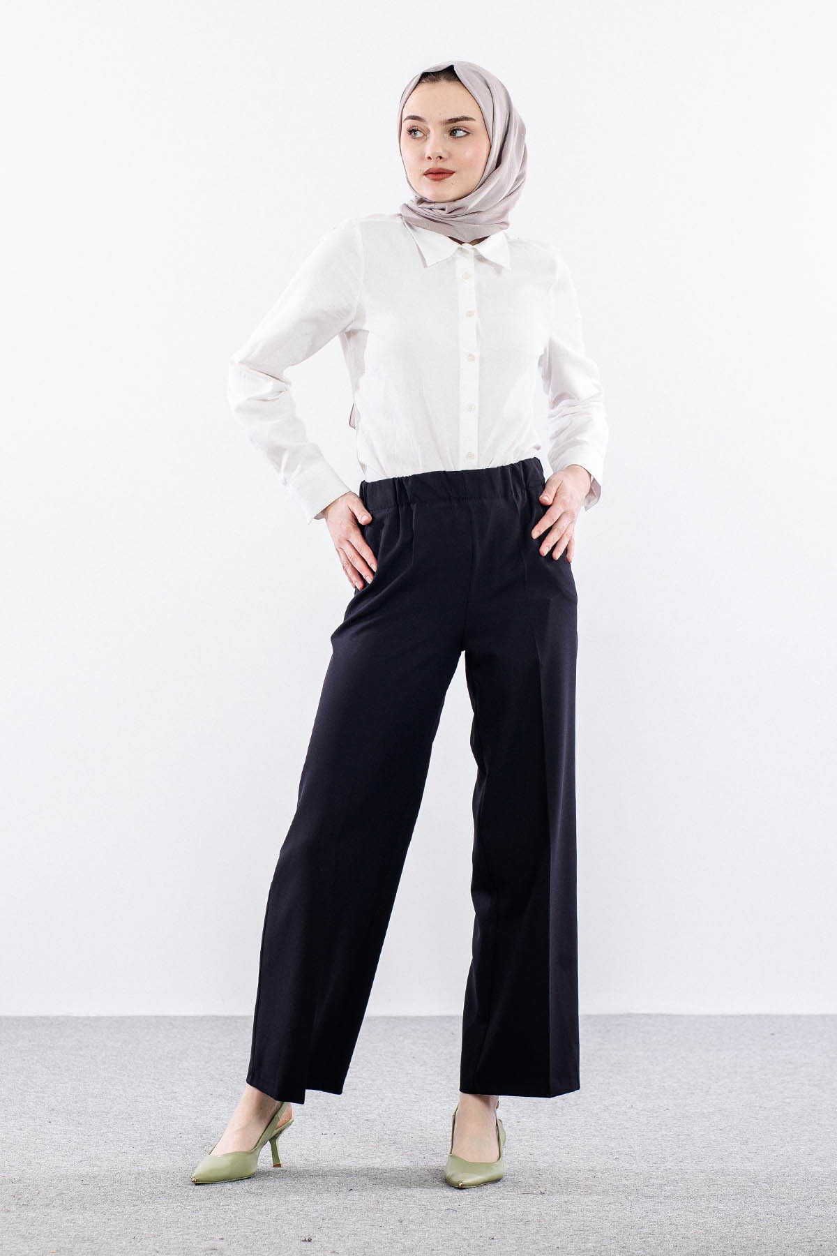 002 Pantolon 40-50 - Siyah --- - 2