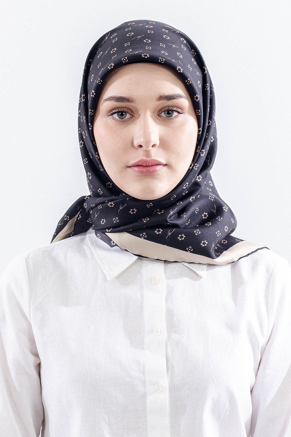 4639 İpek Eşarp Tvil Kumas Monogram - Siyah_gold - 1