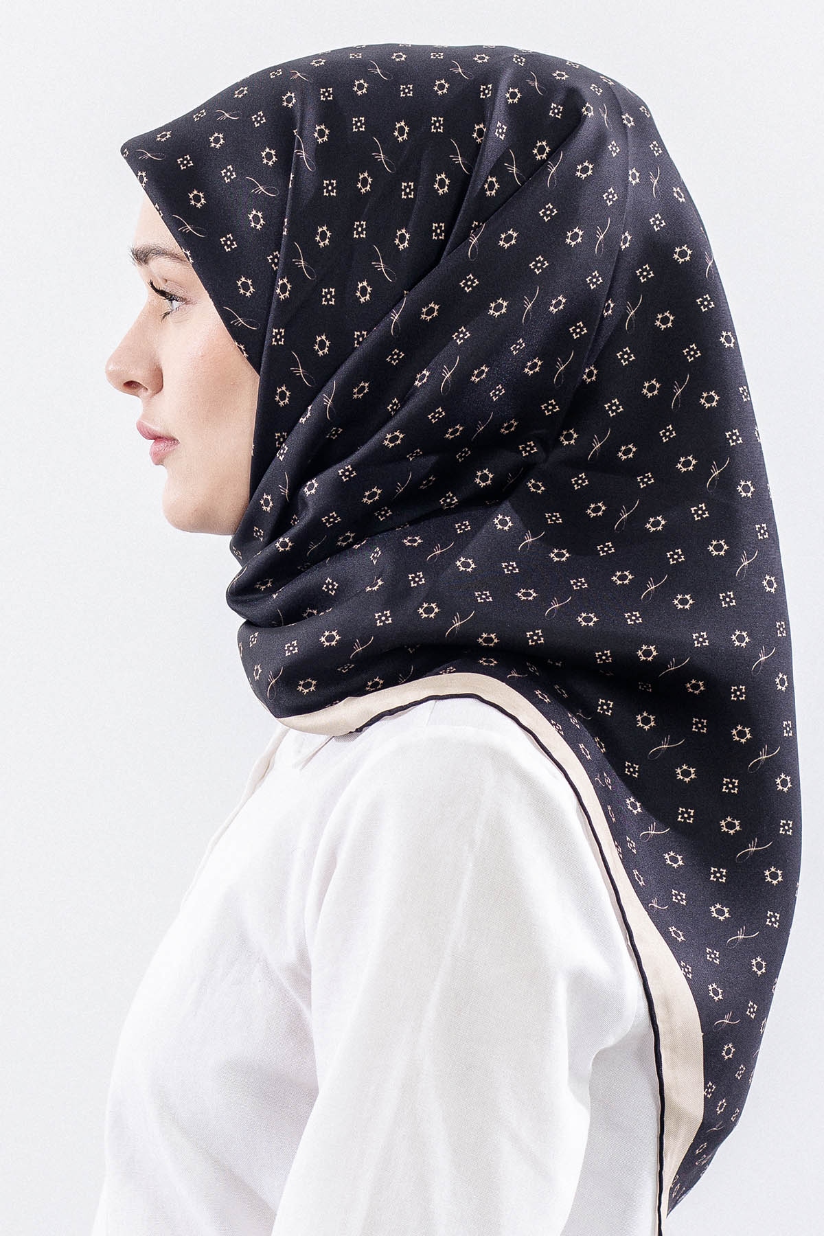 4639 İpek Eşarp Tvil Kumas Monogram - Siyah_gold - 3