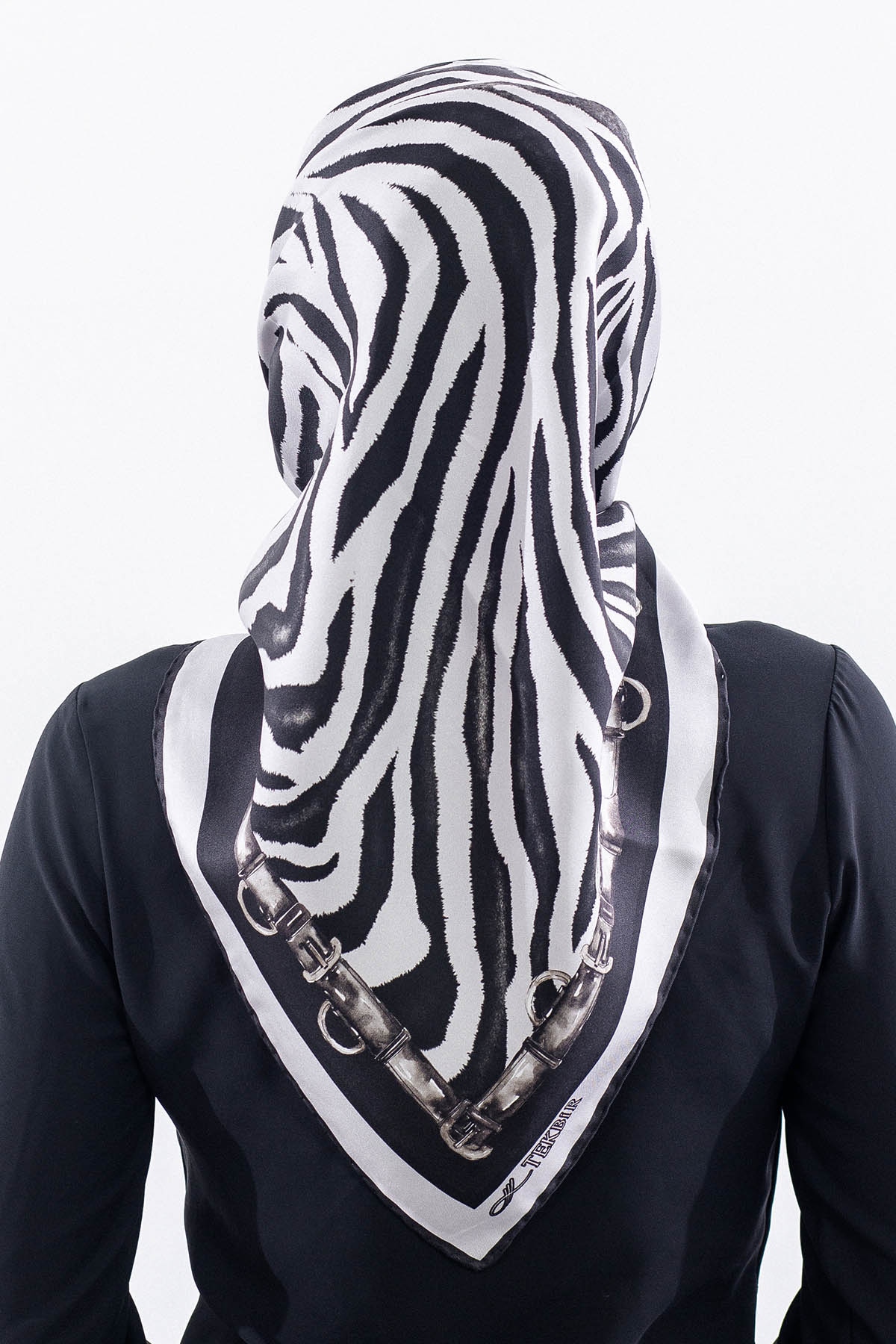Dg14827 İpek Eşarp Tvil Kumas Zincir Zebra Desen - Gri - 4