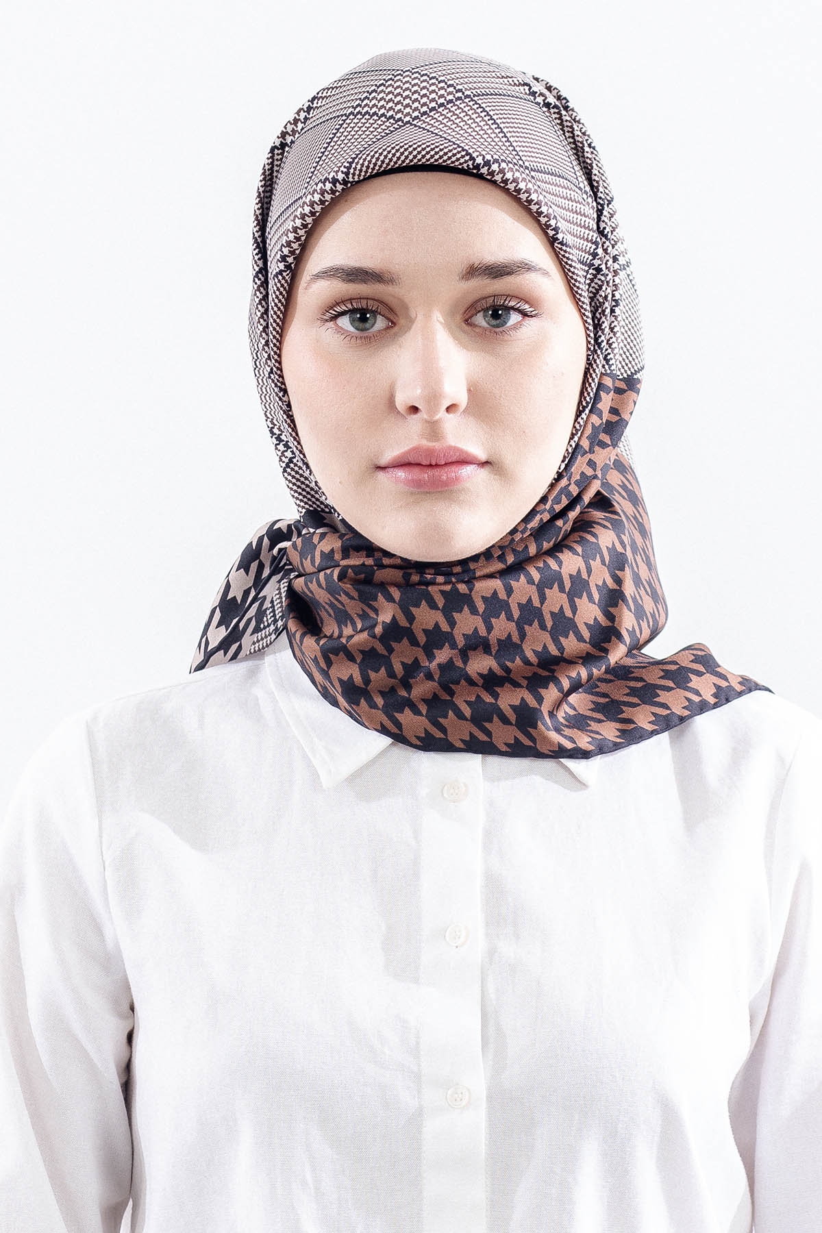 Dg7614 İpek Eşarp Kare Kazayagi Desen - Siyah_kahve - 1